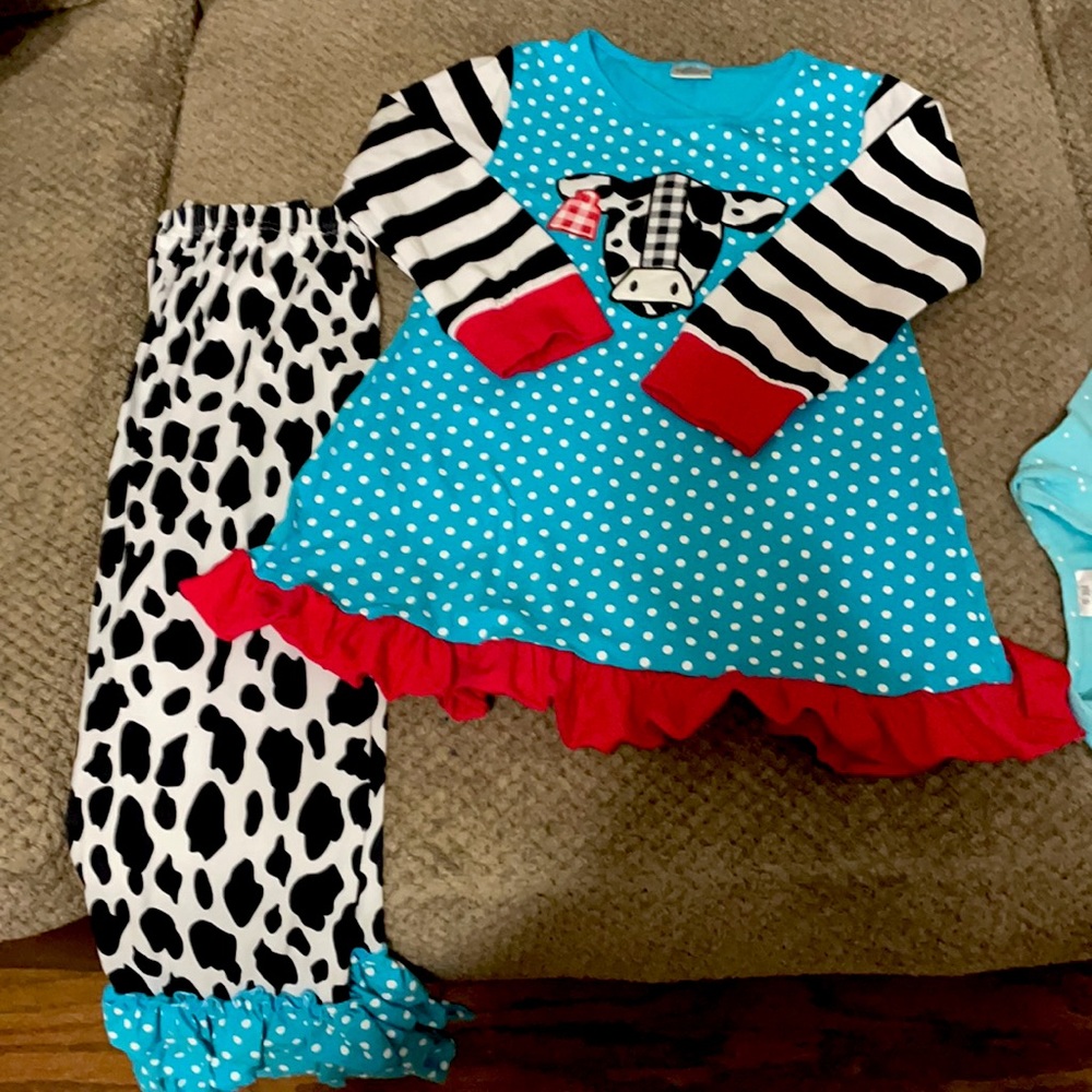 Girls size 7/8 , 2 piece Boutique outfit never worn